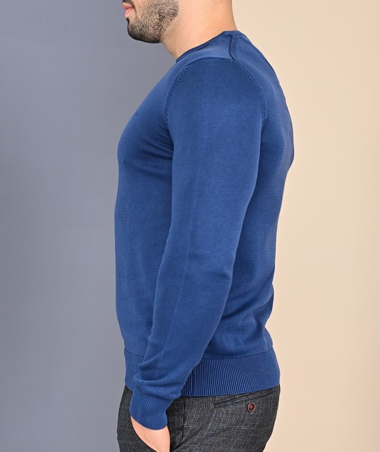 Мъжки пуловер с обло деколте с орнамент цвят син