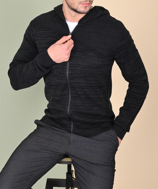 Мъжка плетена черна жилетка тип меланж с качулка
