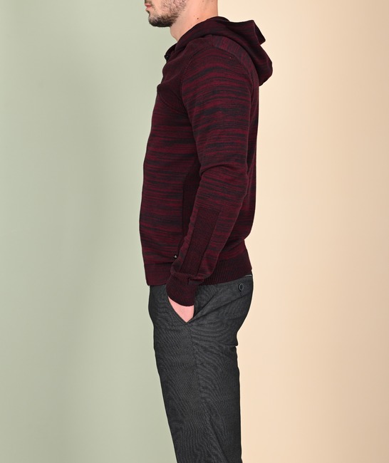 Мъжка плетена жилетка тип меланж цвят бордо с качулка