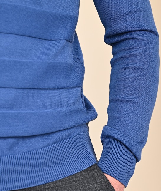 Мъжки син пуловер на ленти и ивици
