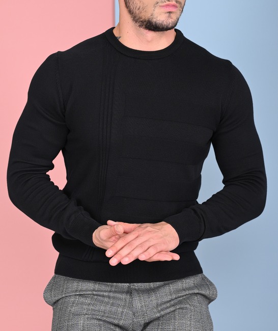 Мъжки черен пуловер на ленти и ивици