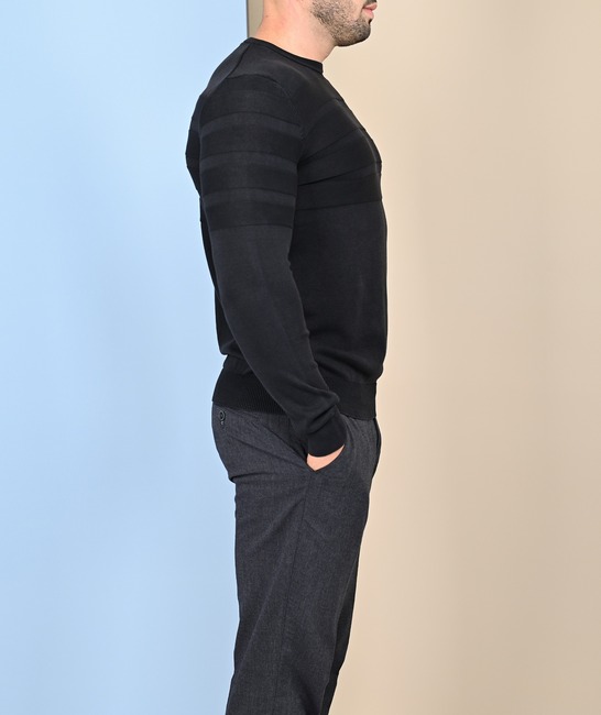 Мъжки пуловер с хоризонтални ленти цвят черен
