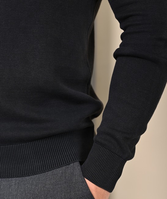 Мъжки пуловер с хоризонтални ленти цвят черен