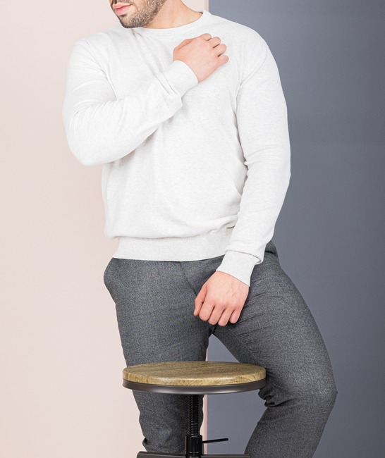 Изчистен бял мъжки пуловер тип меланж
