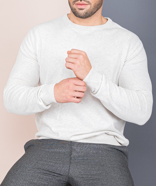 Изчистен бял мъжки пуловер тип меланж