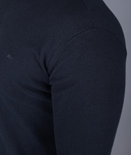 Изчистен тъмно син мъжки пуловер