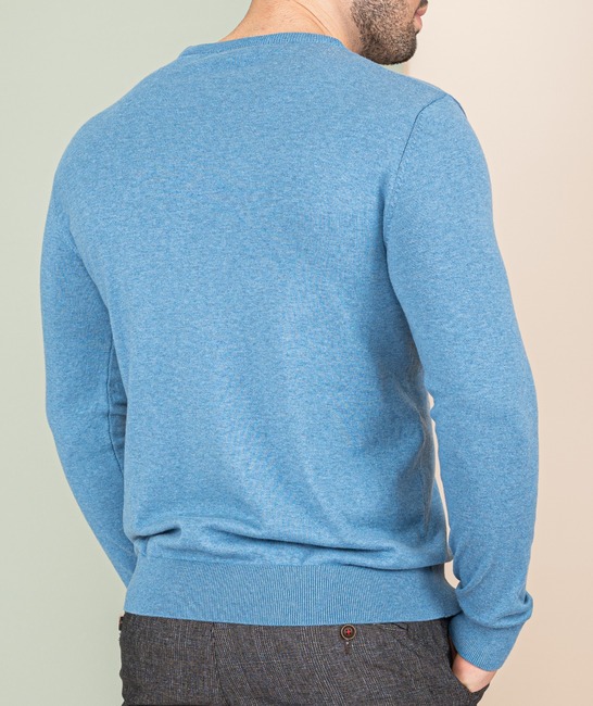 Изчистен светло син мъжки пуловер