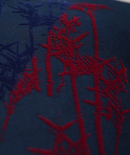 Мъжка плътна синя блуза с кадифена апликация