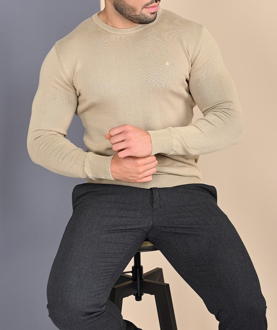 Мъжки пуловер с обло деколте цвят бежев