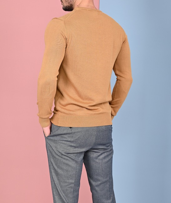 Мъжки пуловер с обло деколте цвят кафяв