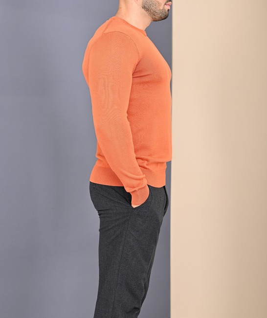 Мъжки пуловер с обло деколте цвят оранжев
