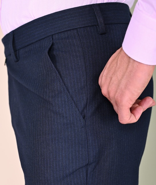 Мъжки официален син панталон на светло сини ивици