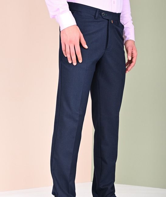 Мъжки официален син панталон на светло сини ивици