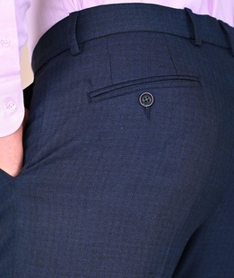 Тъмно син мъжки панталон на черно райе