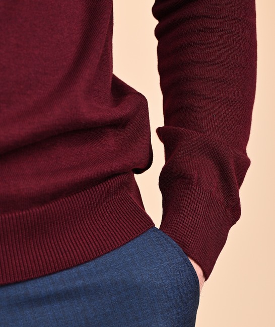Мъжки плетен пуловер с три копчета цвят бордо