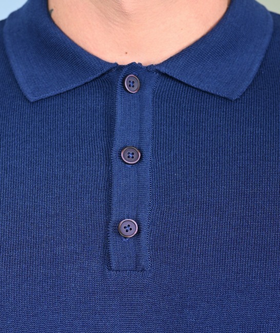 Мъжки плетен пуловер с три копчета цвят син