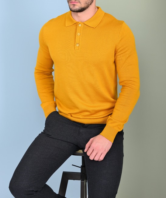 Мъжки плетен пуловер с три копчета цвят горчица