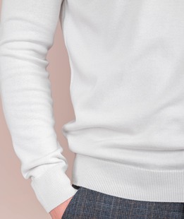 Мъжки плетен пуловер с три копчета цвят бял