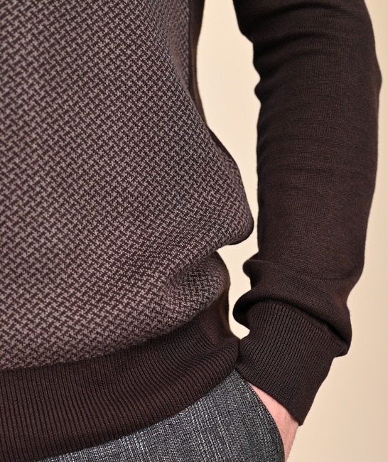 Матиращ мъжки пуловер цвят кафяв