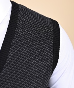 Мъжки черен плетен елек със сива плетка отпред