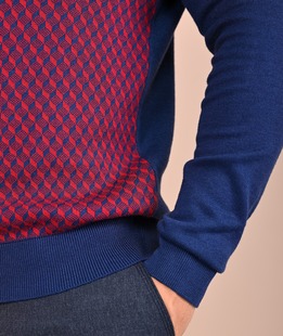 Мъжки син пуловер на малки ромбоиди цвят бордо