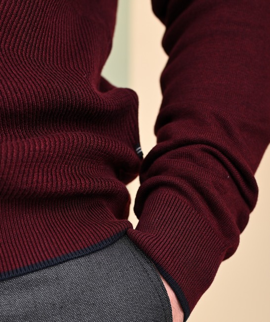 Мъжки пуловер на ивици с цип цвят бордо