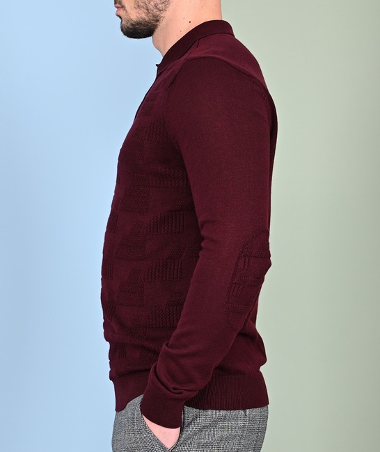 Mъжки пуловер с яка и графични орнаменти цвят бордо