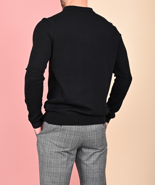 Мъжки черен пуловер с яка и графични орнаменти
