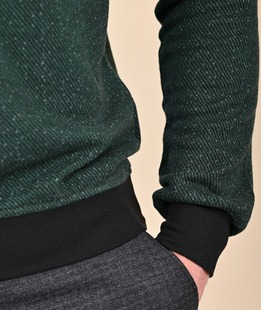 Мъжка блуза с тъмно зелена яка