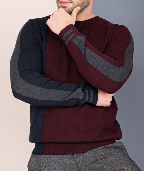 Мъжки пуловер цвят бордо със син гръб