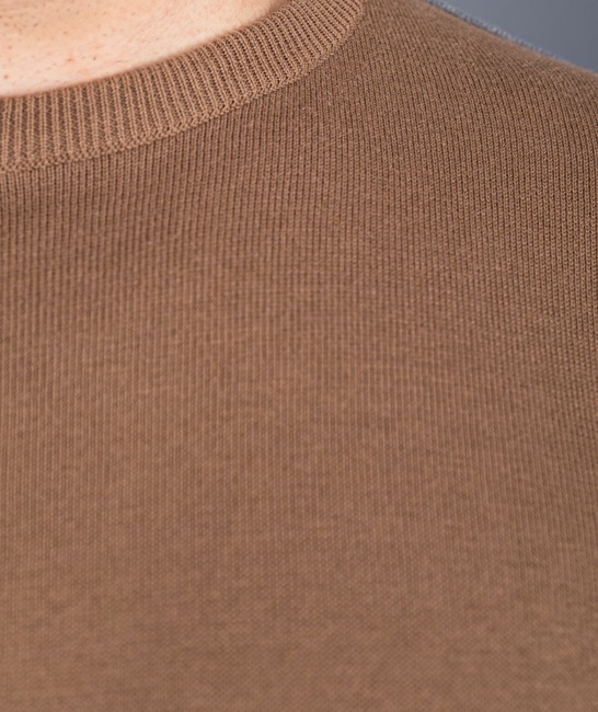 Мъжки кафяв пуловер със сив гръб