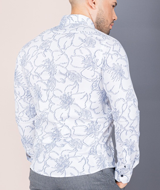 Бяла мъжка риза на щриховани сини цветя
