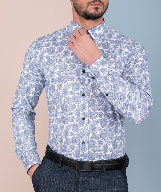 Бяла мъжка риза на сини флорални елемнти