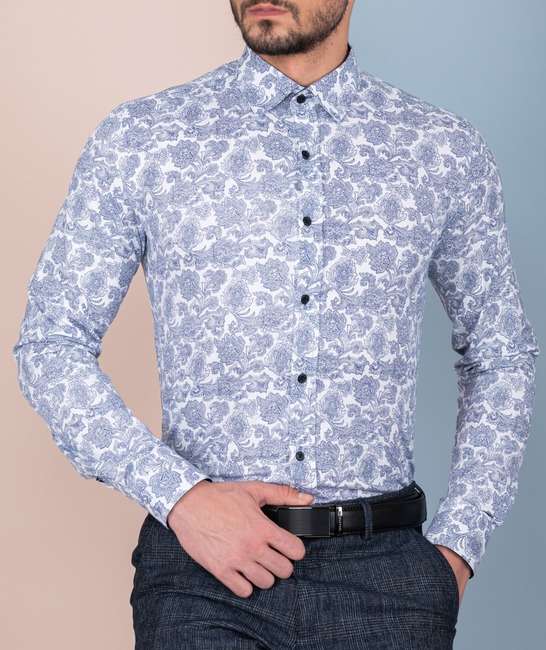 Бяла мъжка риза на сини флорални елемнти