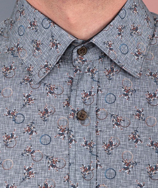 Мъжка сива риза на клонки и кръгове
