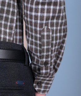 Кафява риза с акцент бяло каре мъжка