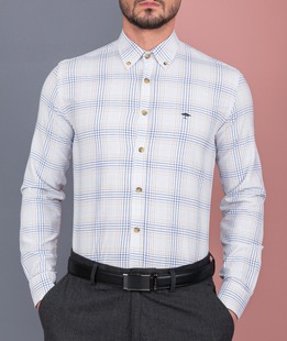 Стилна мъжка бяла риза с синьо и кафяво каре