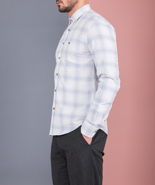 Стилна мъжка бяла риза с синьо и кафяво каре