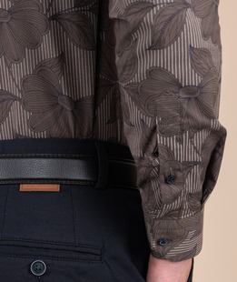 Мъжка зелена риза на контурни цветя