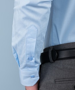 Мъжка изчистена синя риза с малко лого