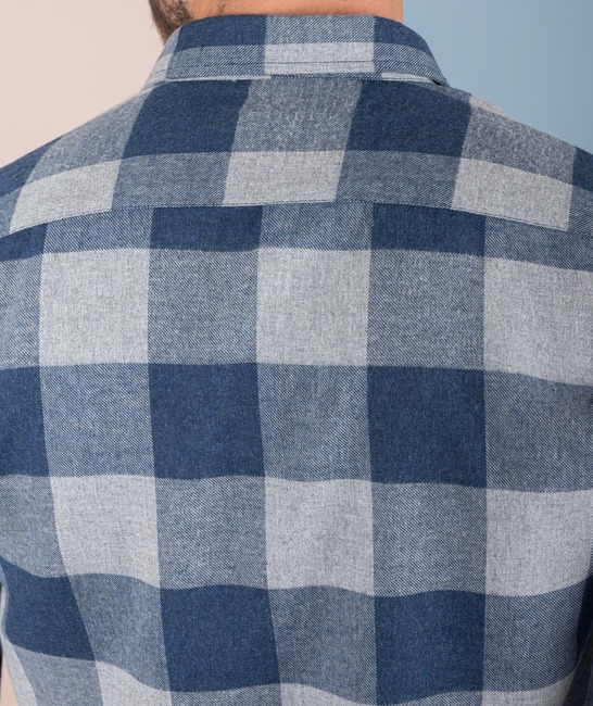 Мъжка карирана риза на сив и сини квадрати