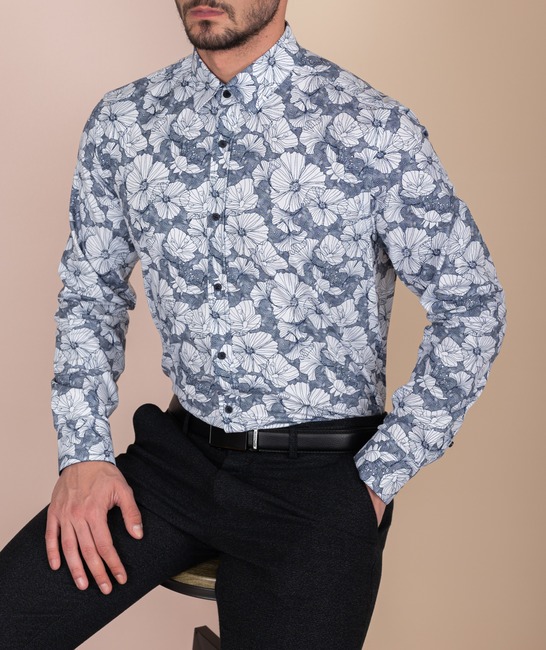 Бяла мъжка риза с акцент контурни цветя