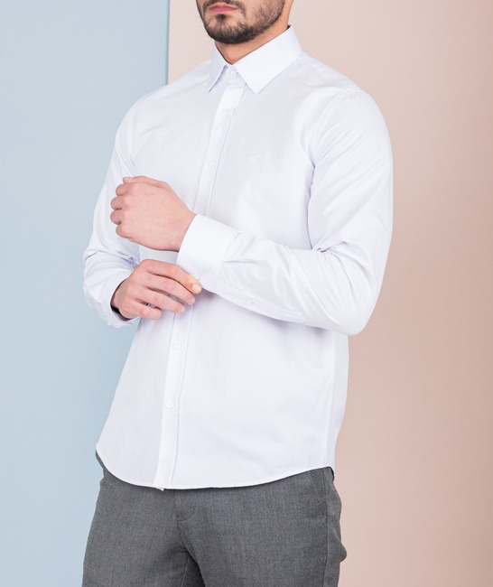 Бяла мъжка риза структурирана на финна плетка