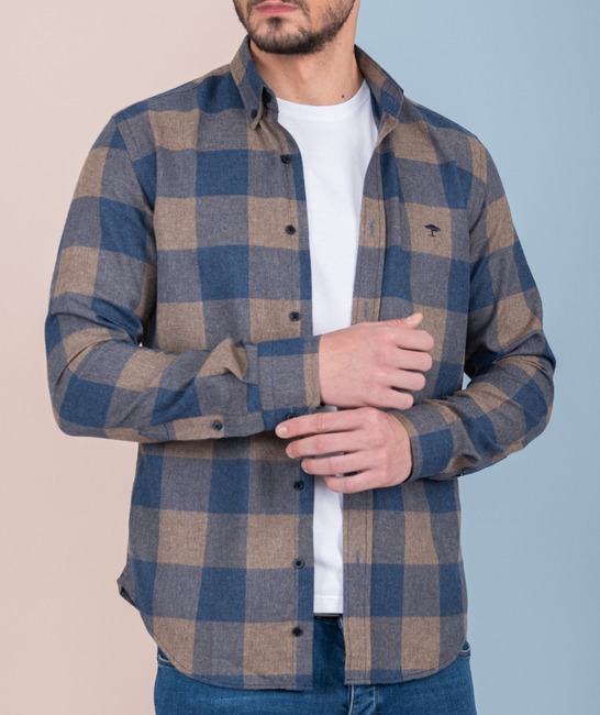 Мъжка карирана риза на сини и кафяви квадрати