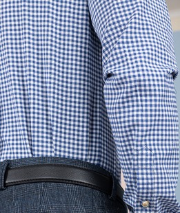 Елегантна риза цвят син с малко лого карирана