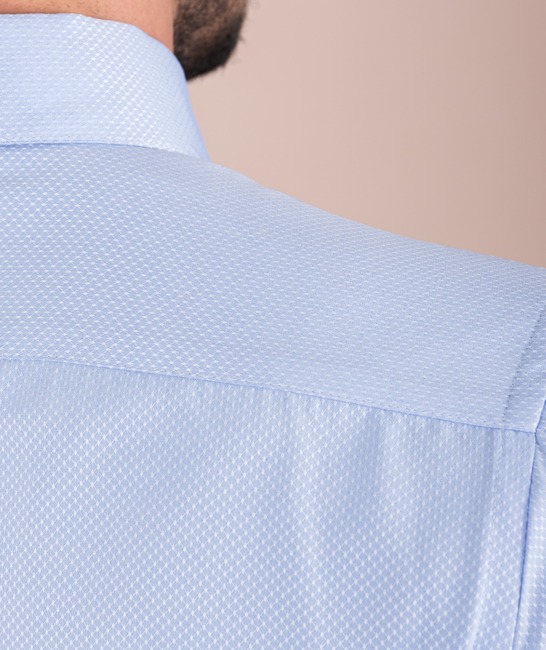 Синя мъжка риза структурирана на финна плетка