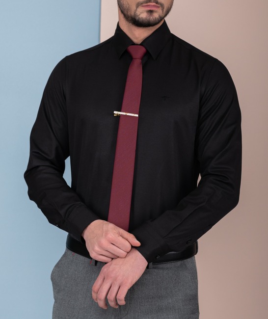 Mъжка черна риза с бродирано лого