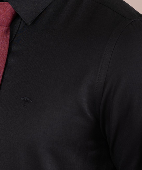 Mъжка черна риза с бродирано лого