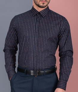 Раирана тъмно синя мъжка риза на чертички