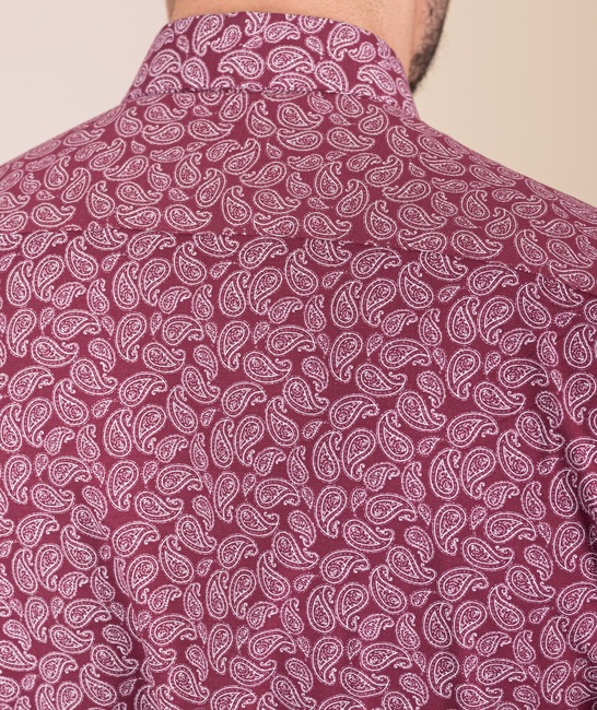 Мъжка риза на пейсли елементи цвят бордо